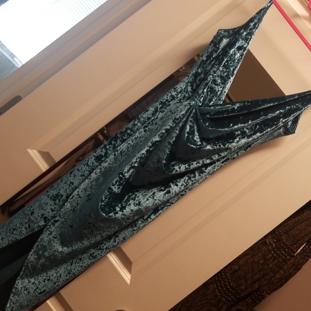 LOW CUT VELOUR DRESS